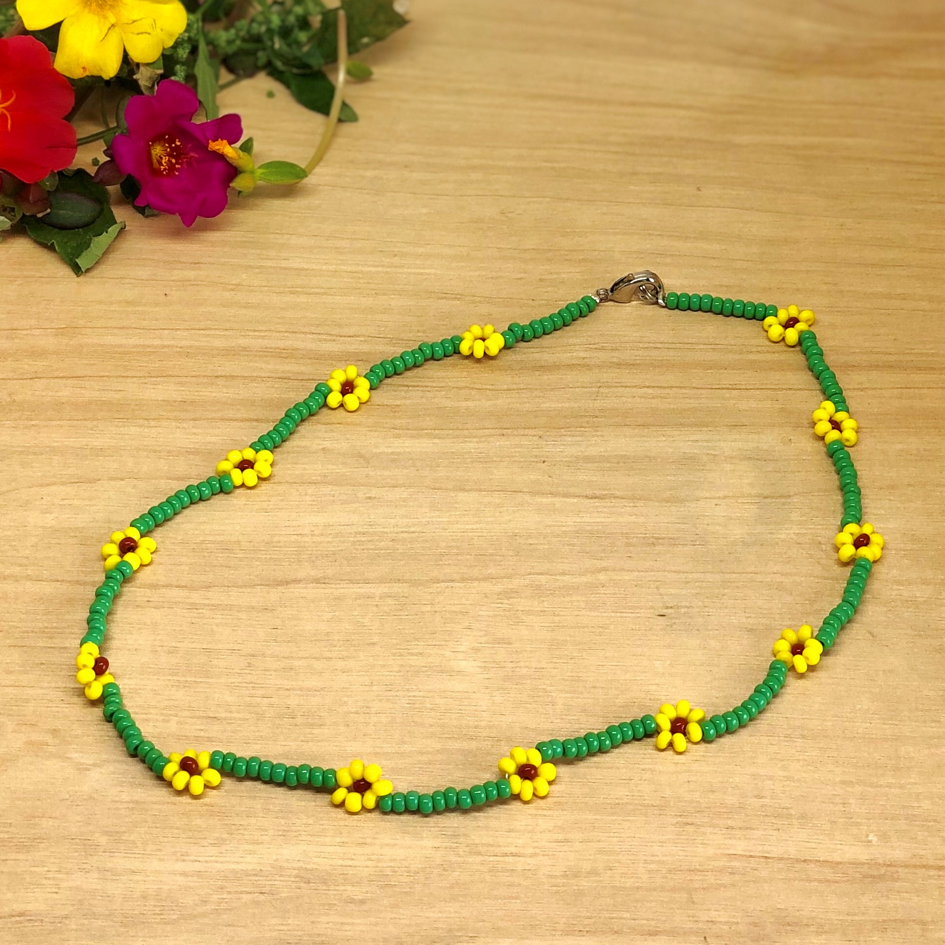 Daisy Necklace – B's Beads