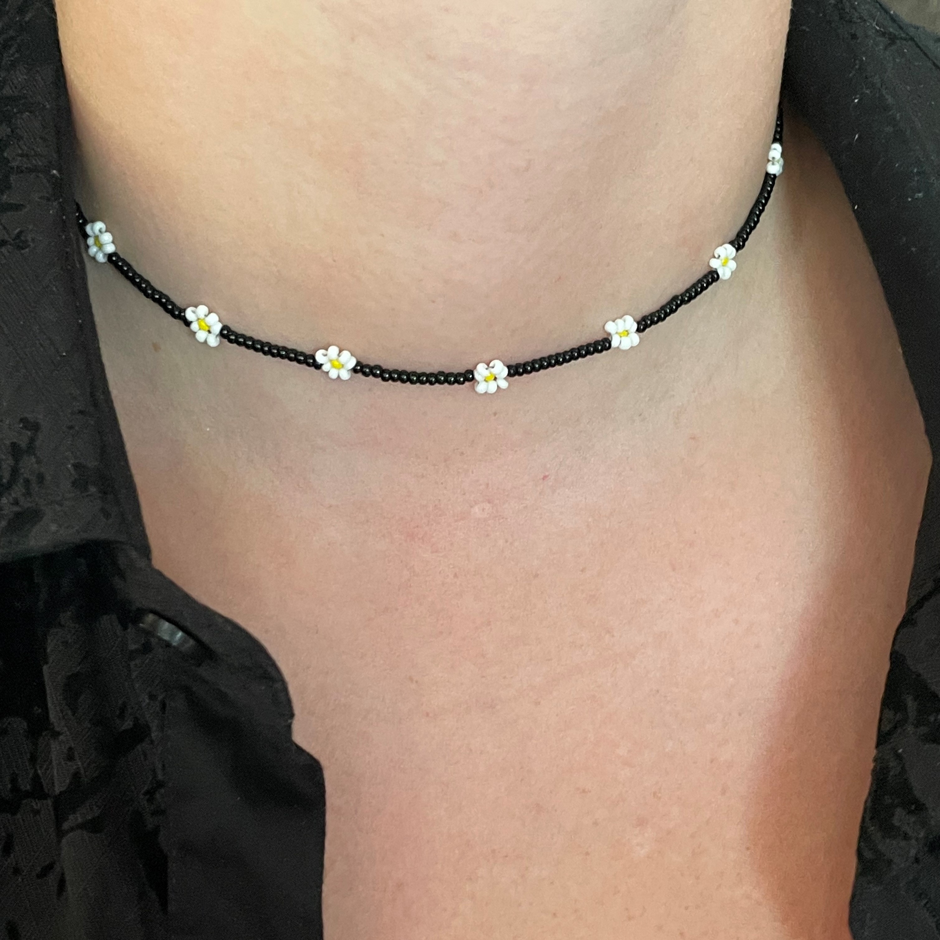 Sammenligne Hollywood Uskyld Daisy Chain Choker/ Beaded Flower Choker Necklace/ Kidcore Super Cute  Fashionista Jewelry/ Hand Crafted Made in USA – Just Bead It