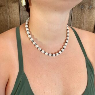 Pearl and Heishi Necklace Black White Medium 6 mm model