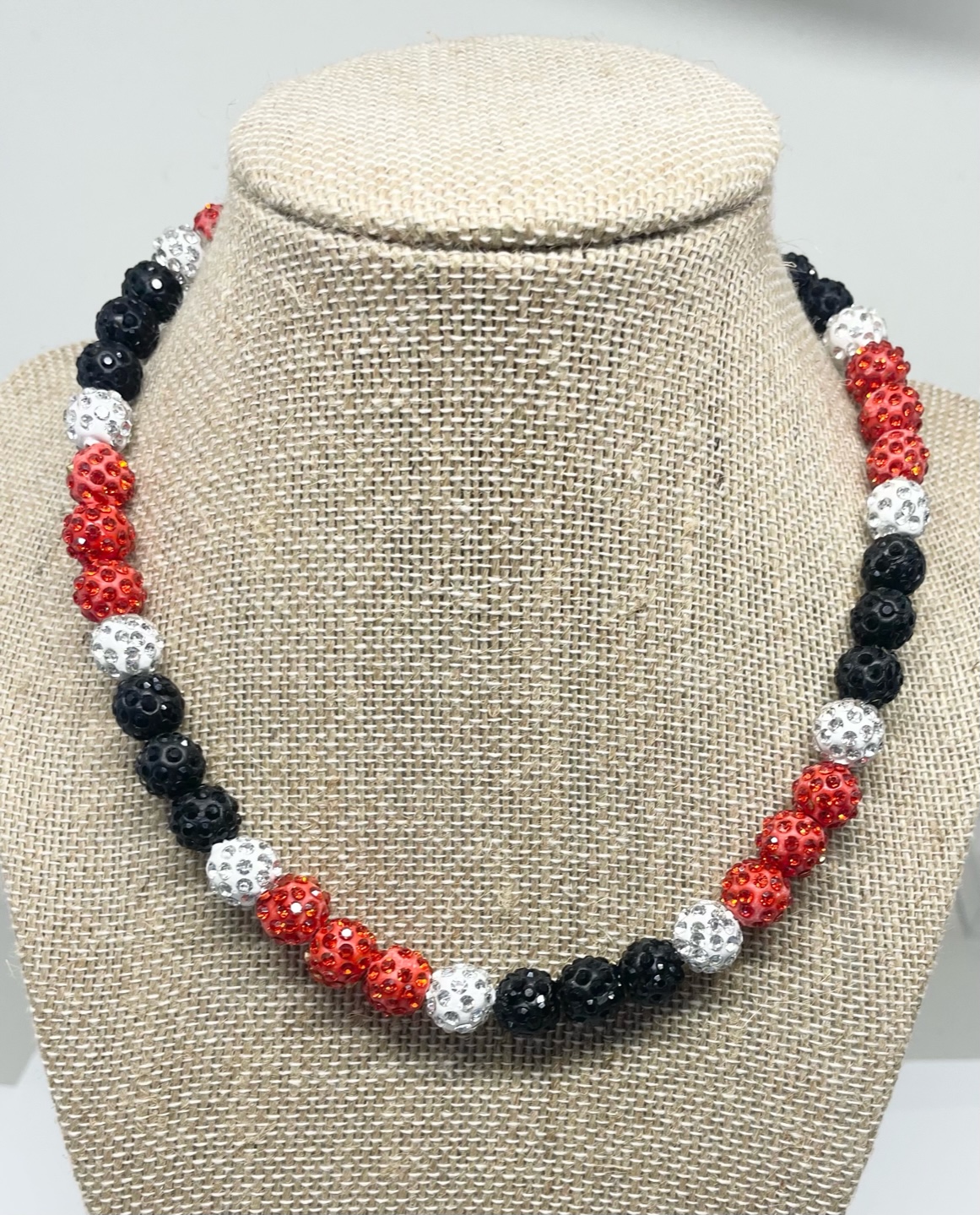 Red & White Star Beaded Necklace - Box Turtle